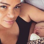 Eva Simons moeder geworden na zware bevalling: ‘Dacht dat we het niet zouden redden’