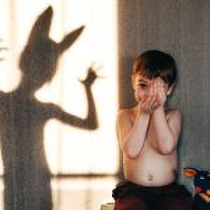 ‘Mijn zoon krijgt ’s nachts bezoek van een onzichtbaar meisje’