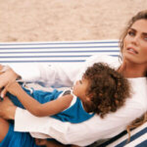 Kim Feenstra ziet moeder worstelen in de supermarkt en doet iets hartverwarmends: ‘Ik heb dit zelf ook meegemaakt’