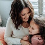 Take notes: 25 zinnen waarmee het zelfvertrouwen van je kind elke dag groeit, volgens een expert