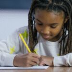 Nieuw onderzoek: meisjes krijgen, ondanks gelijke scores, vaak lager advies dan jongens