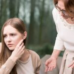 11 dingen waaraan jouw volwassen kind zich stoort, zonder dat je het doorhebt