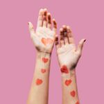 Dilemma: ‘Ik wil dat hij zich geliefd voelt, maar toch zie ik zijn naam in mijn huid niet zo zitten’