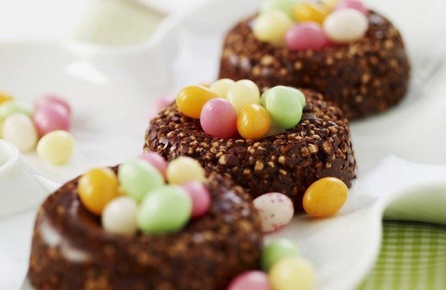 Illustratie bij: Recept: krokante chocoladenestjes met notenmix