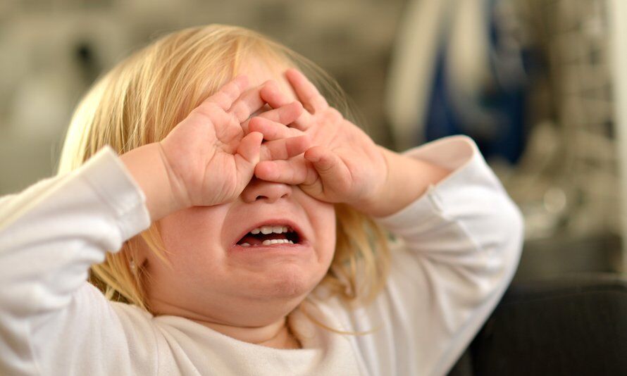 Illustratie bij: Waarom Kate het belachelijk vindt dat ouders video’s van huilende kinderen delen