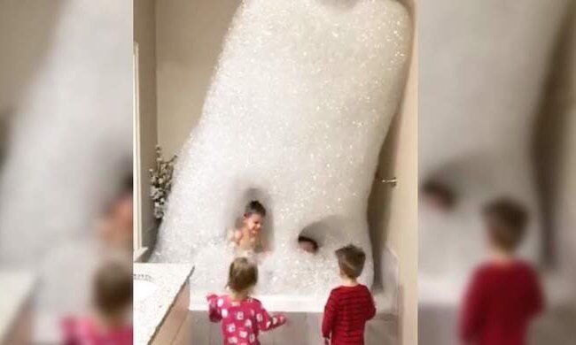 video vader kinderen in bad
