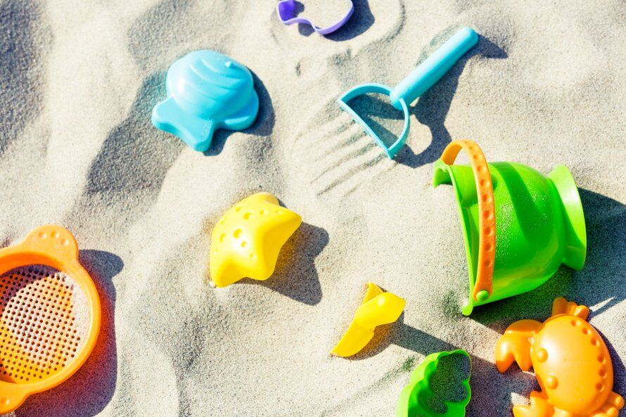 Illustratie bij: Uren zoet: dit is het leukste speelgoed voor op het strand