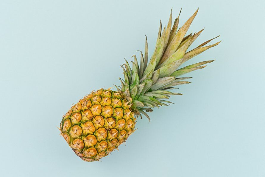 Illustratie bij: Meen je niet: blijkbaar snijden we een ananas helemaal verkeerd