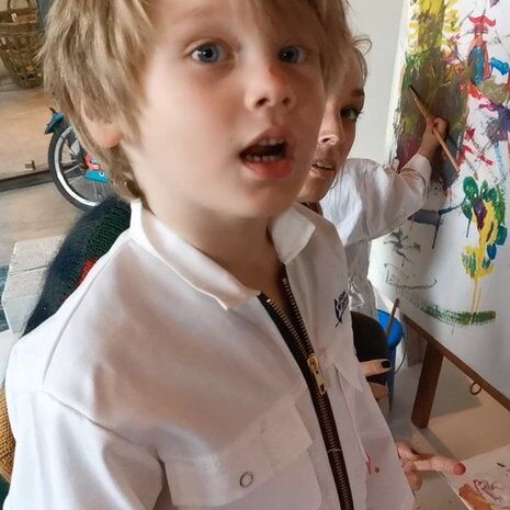 Illustratie bij: Oeps: dit gebeurt er als je kinderen een verfkwast geeft
