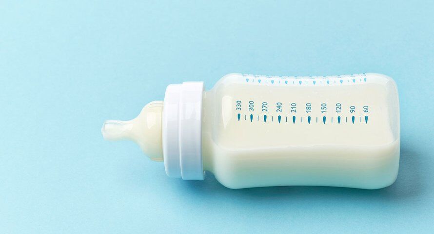 Illustratie bij: Moeder haalt uit naar borstvoedingsmaffia: ‘Borst of fles? Wat maakt het uit’