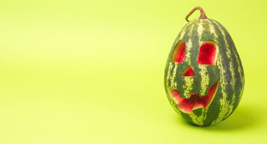 moeder maakt kunstwerken eten