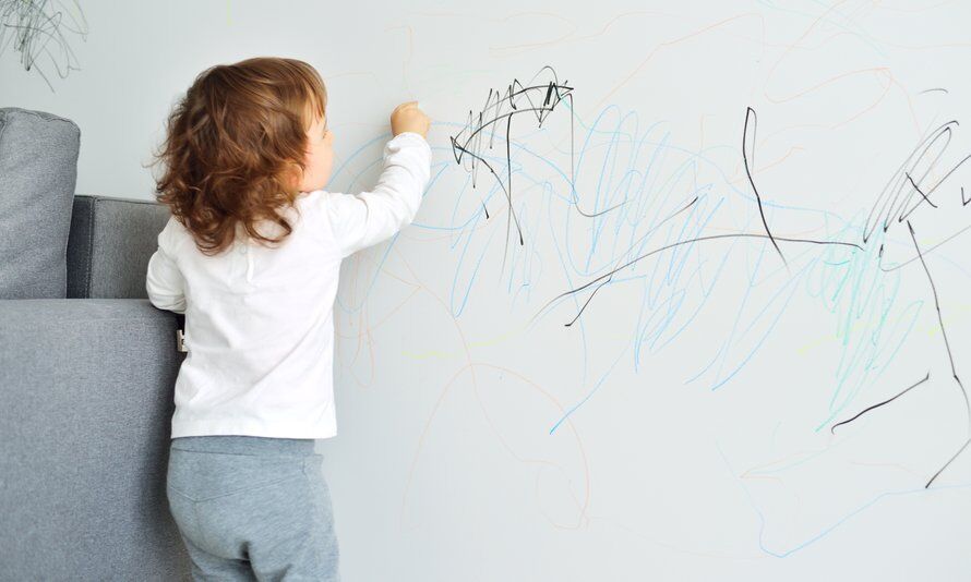 Illustratie bij: Dit is dé oplossing als je kind op de muur heeft getekend