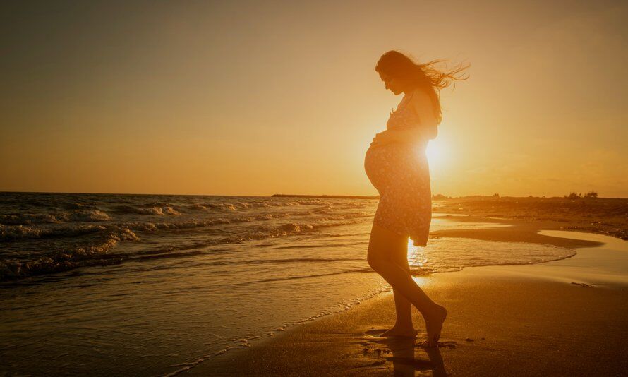 Illustratie bij: Zwanger op reis: 5 ideeën voor een onvergetelijke babymoon