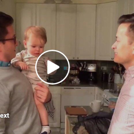 Illustratie bij: VIDEO: Baby in de war door papa’s tweelingbroer