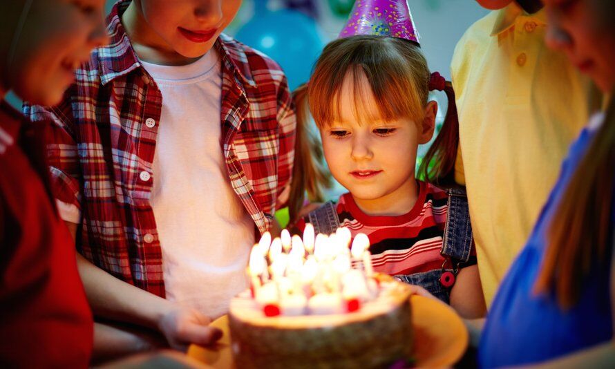 Illustratie bij: ‘Verjaardagsfeestjes geven voor mijn kinderen? Ik ben ermee gestopt’
