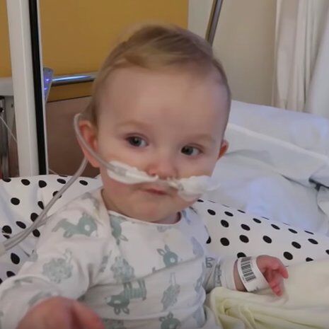 Illustratie bij: VIDEO: Saar Koningsberger deelt intieme beelden van dochter Scottie in het ziekenhuis