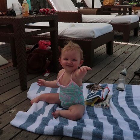 Illustratie bij: VIDEO: Saar Koningsbergers dochter heeft een ‘ongelukje’ bij het zwembad