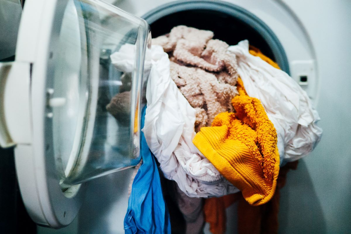 Illustratie bij: Zo lang kun je je natte was in de wasmachine laten zitten