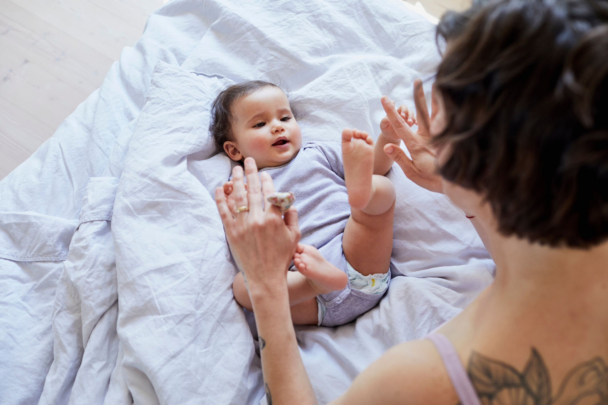 Illustratie bij: Zen met je baby: je kunt al yogaën met baby’s van 6 weken oud