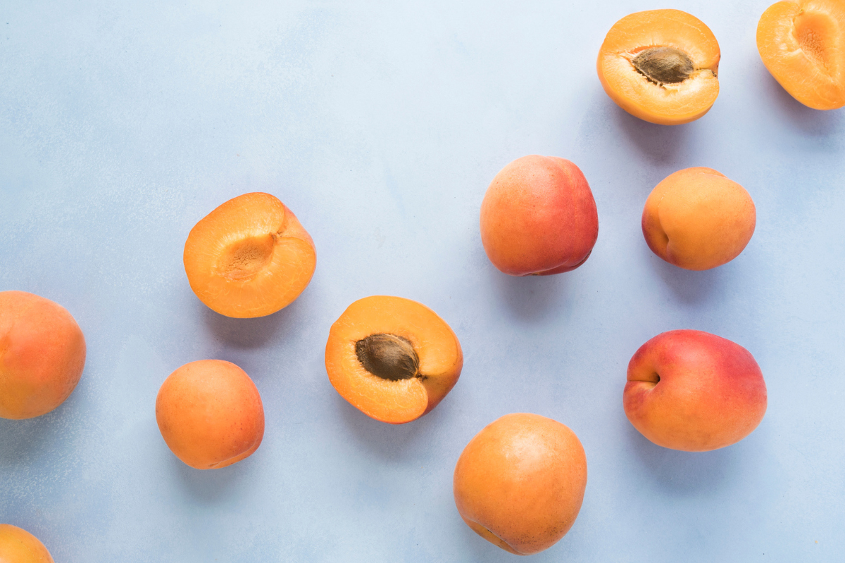 Illustratie bij: Giftige pit: is het gevaarlijk om je kind abrikozen te laten eten?