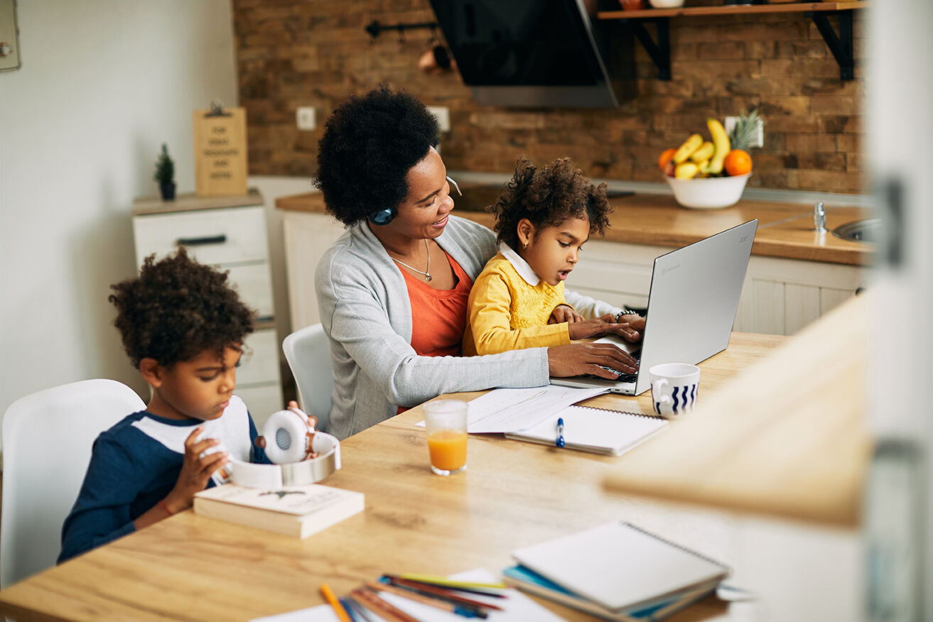 Sponsored – 6x op déze momenten komt een Chromebook perfect van pas in jouw gezin