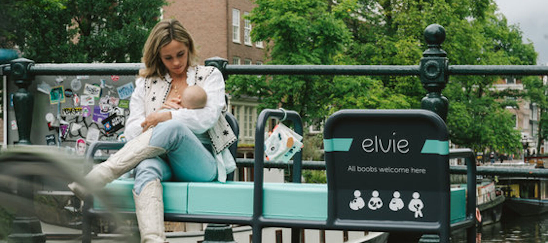 Elvie gaat de strijd aan met het taboe op borstvoeding geven in het openbaar: all boobs are welcome here