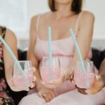 Babyshower drama: ‘Door een technische fout verschenen er geen babykiekjes, maar naaktfoto’s op het enorme scherm’