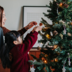 Deze sterrenbeelden staan in de starthouding om de kerstboom op te tuigen