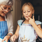 Onderzoek: oppassen op kleinkinderen heeft positieve impact op mentale gezondheid van grootouders