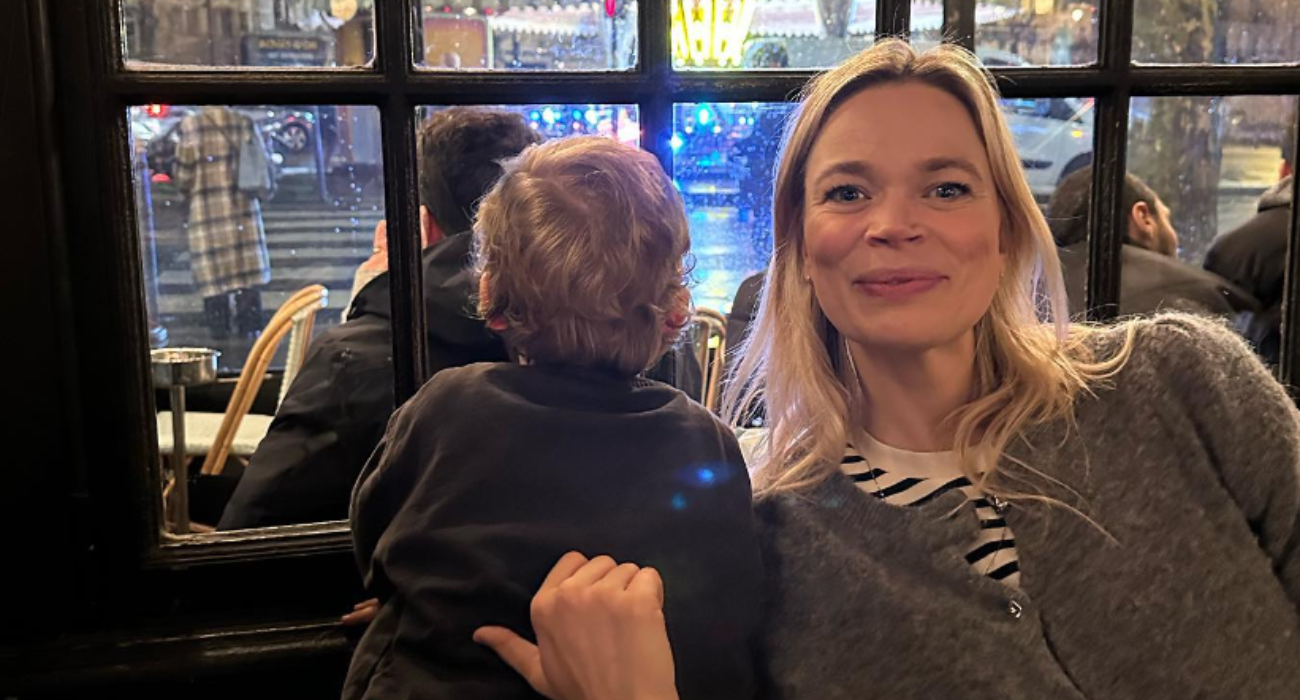 ジェット・ヴァン・ニューケルクが妊娠し、このビデオでニュースを共有