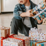 Zo stel je duidelijke grenzen aan de overload aan cadeautjes van opa en oma