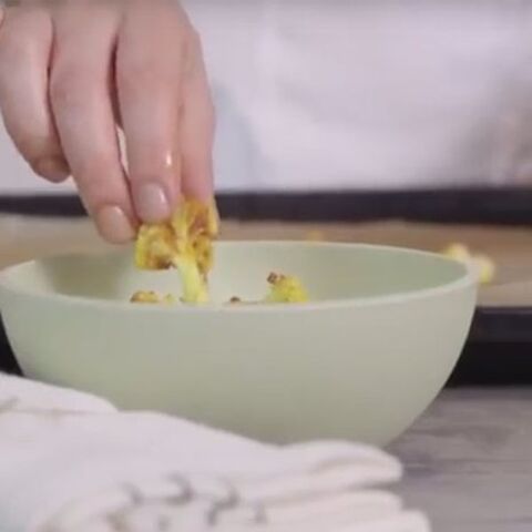 Illustratie bij: VIDEO: Deze bloemkoolsoep met knoflook is een heerlijke oppepper