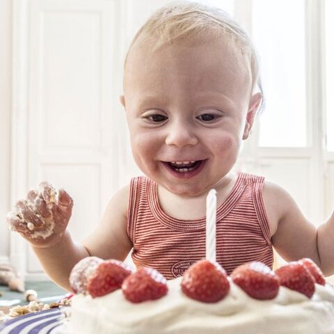Illustratie bij: Column Lieve: ‘Mijn kleine Dries heeft nooit één verjaardag samen met zijn ouders gevierd’