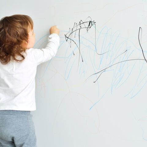 Illustratie bij: Dit is dé oplossing als je kind op de muur heeft getekend