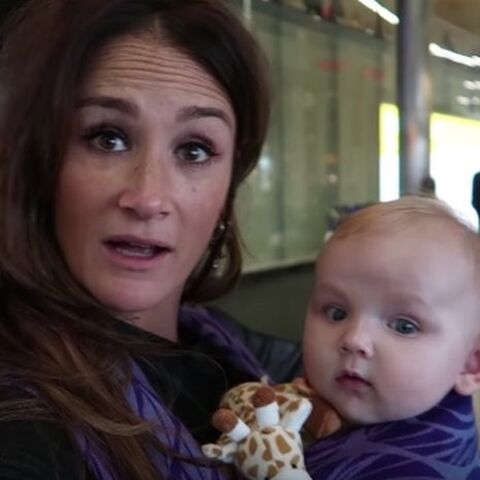 Illustratie bij: VIDEO: Saar Koningsberger gaat achttien uur vliegen met baby Scottie