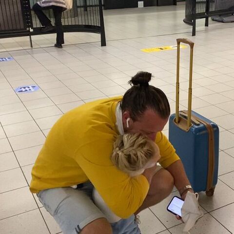 Illustratie bij: Eline en kids halen papa op van Schiphol (maar ze zijn iets heel belangrijks vergeten)