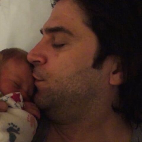 Illustratie bij: VIDEO: Xander en Sophie sluiten baby voor ’t eerst in de armen