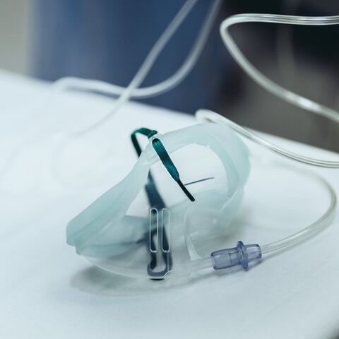 Illustratie bij: Hoogzwangere Nina belandde met corona in ziekenhuis: ‘Hoe kan je puffen als je geen adem hebt?’