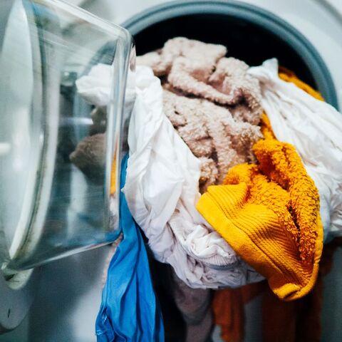 Illustratie bij: Zo lang kun je je natte was in de wasmachine laten zitten