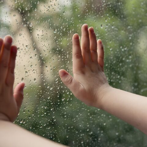 Illustratie bij: 7 activiteiten met kinderen voor op regenachtige zomerdagen