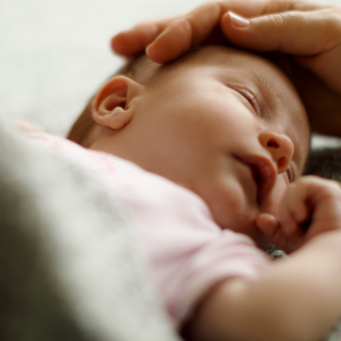 Illustratie bij: Moeders, opgelet: samen slapen met je baby is riskanter dan je denkt