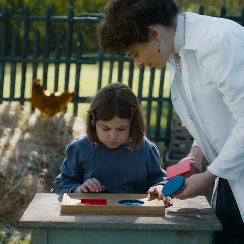 Illustratie bij: Maria Montessori de film: ‘Alles wat kinderen nodig hebben is liefde’