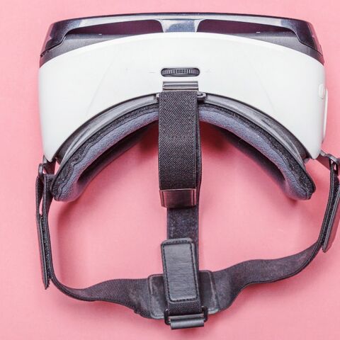 Illustratie bij: Bevallen met een VR-bril op: de voor- en nadelen op een rij