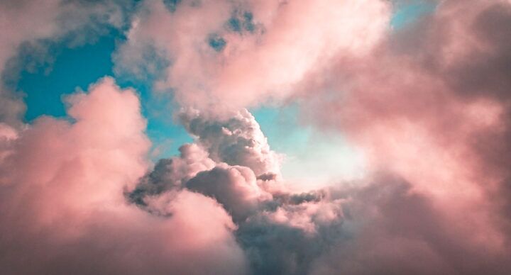 roze naar grijze wolk na geboorte