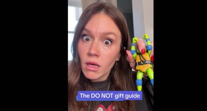 Moeder gaat viral met hilarische 'do not gift-guide' op TikTok