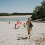 Nieuwe vakantiehype onder ouders: een ‘achterstevoren stranddag’