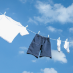 ‘Mijn man krijgt een rolberoerte als hij hoort hoeveel kleding ik voor onze zoon koop’
