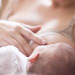 Nieuw onderzoek: dit is waarom borstvoeding de kans op borstkanker verkleint