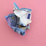 Opgebiecht: ‘Mijn man wordt woest als hij erachter komt dat ik hier iemand voor inhuur’