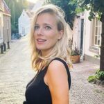 Jennifer Hoffman deelt rauw verhaal over meerdere miskramen: ‘Gebeurde op de set’